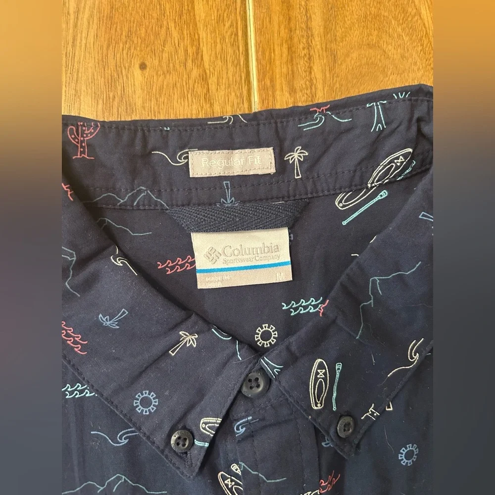 Navy Columbia Short Sleeve‎ Button-Up Shirt medium. NWT - Picture 2 of 5